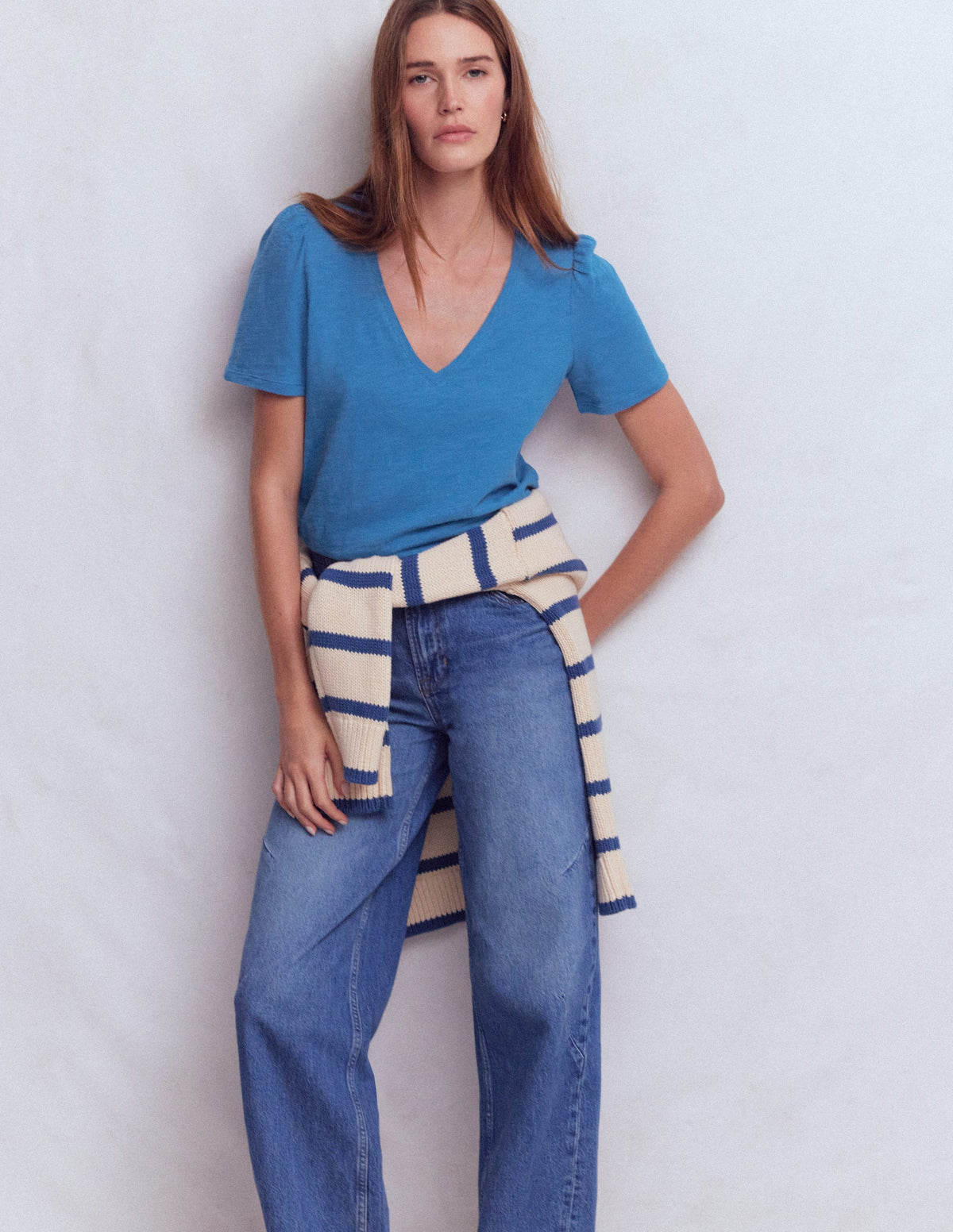 Sophie Flammgarn-T-Shirt mit V-Ausschnitt-Vallarta Blue - Image 1