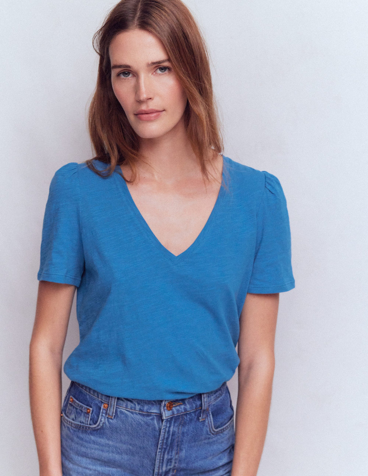 Sophie Flammgarn-T-Shirt mit V-Ausschnitt-Vallarta Blue - Image 4
