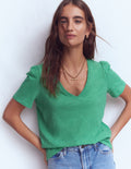 Sophie Flammgarn-T-Shirt mit V-Ausschnitt-Aloe Grün