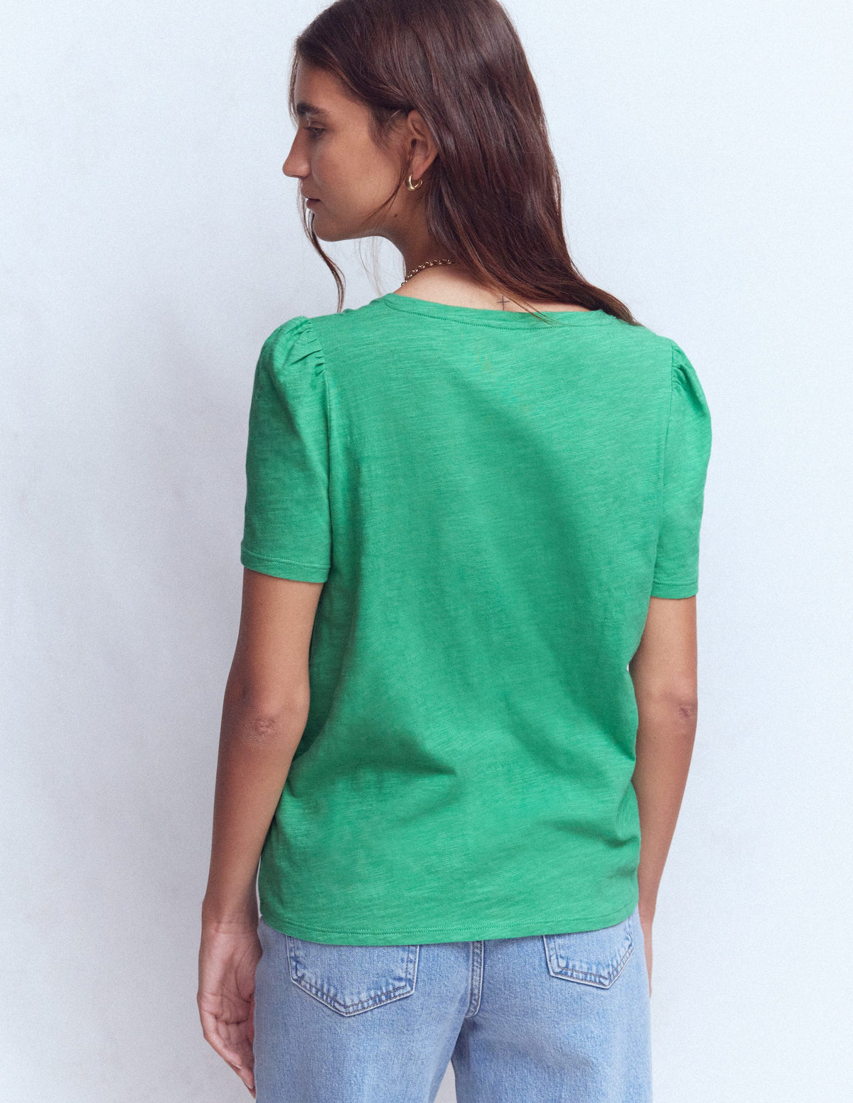 Sophie Flammgarn-T-Shirt mit V-Ausschnitt-Aloe Grün - Image 3