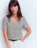 Sophie Flammgarn-T-Shirt mit V-Ausschnitt-Naturweiß/Navy, Gestreift