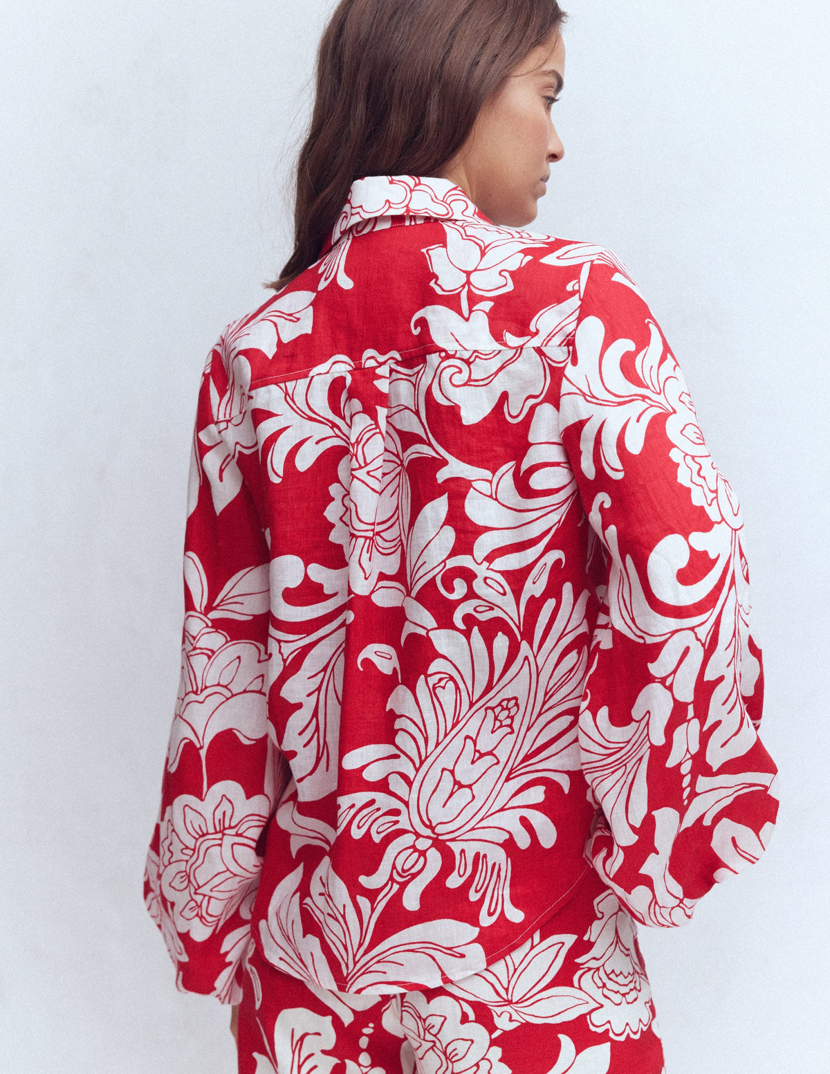 Chemise en lin à manches bouffantes-Rouge Merida, motif Botanical Flourish-4
