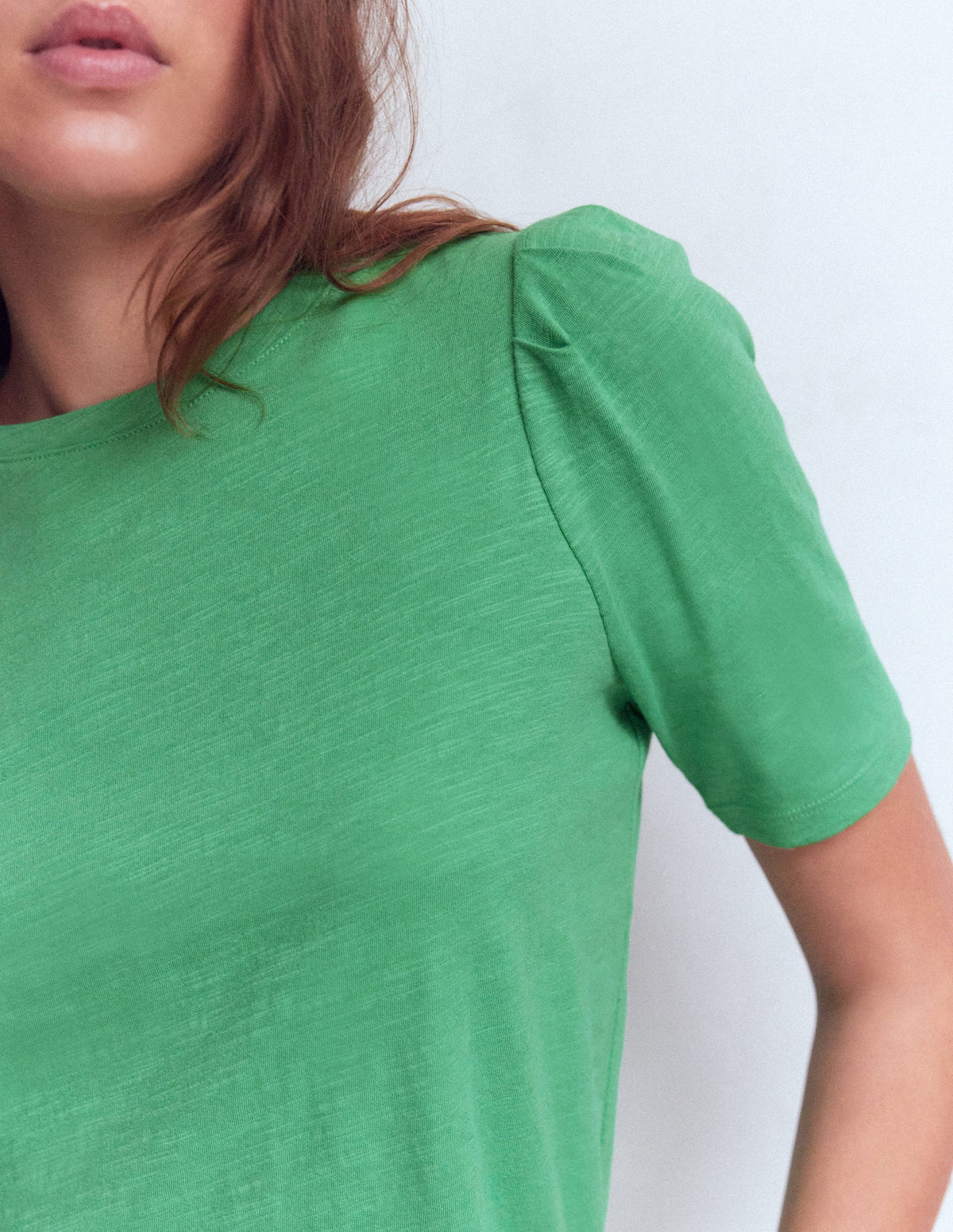 Sophie T-Shirt mit Puffärmeln-Aloe Grün - Image 2
