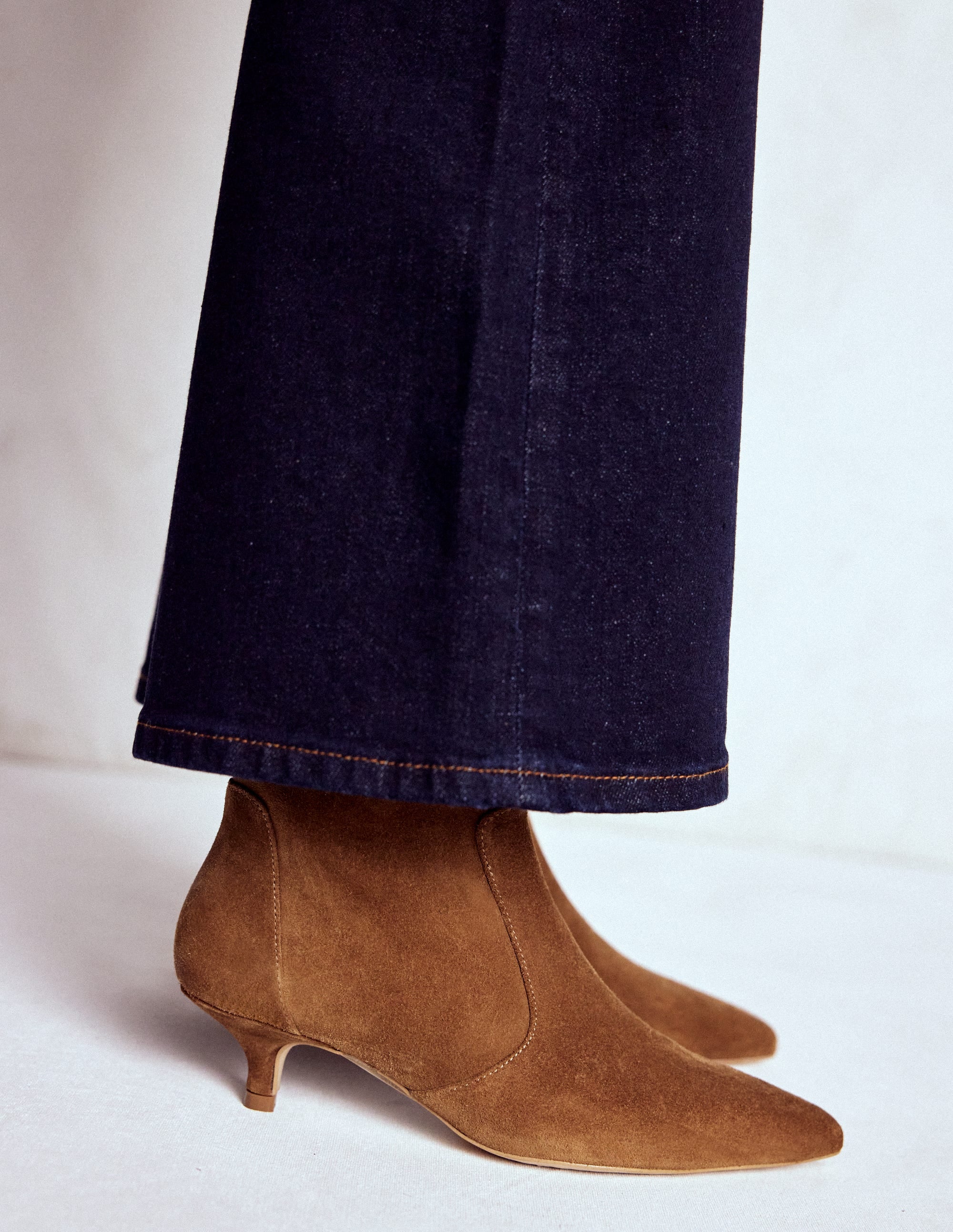 Bottines Isobel à petits talons-Daim Cognac - Image 3