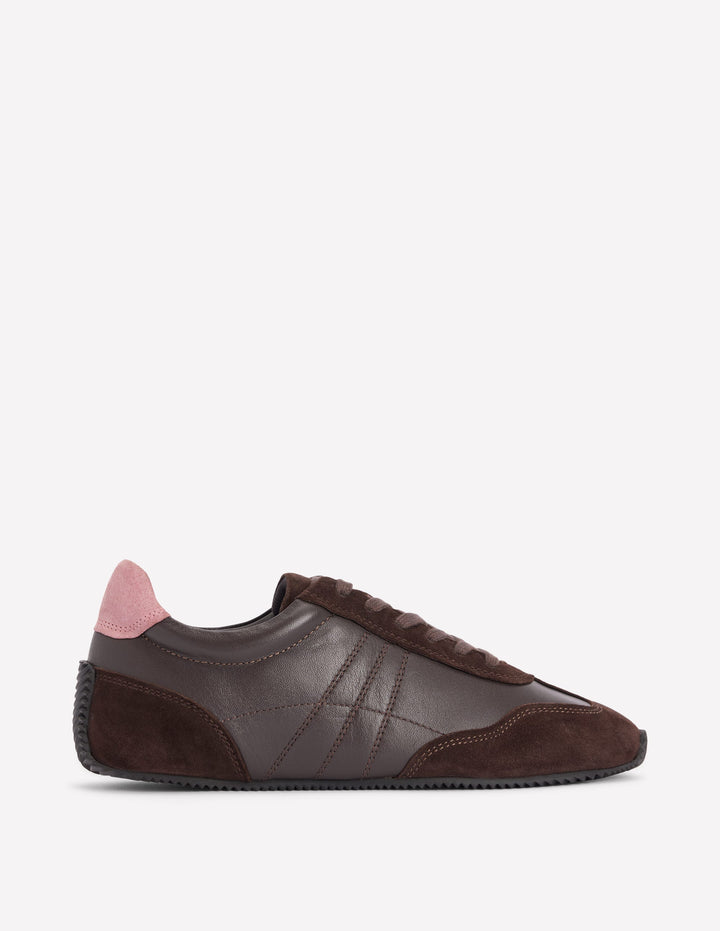 Delphine Sneaker mit schmaler Sohle-Schoko