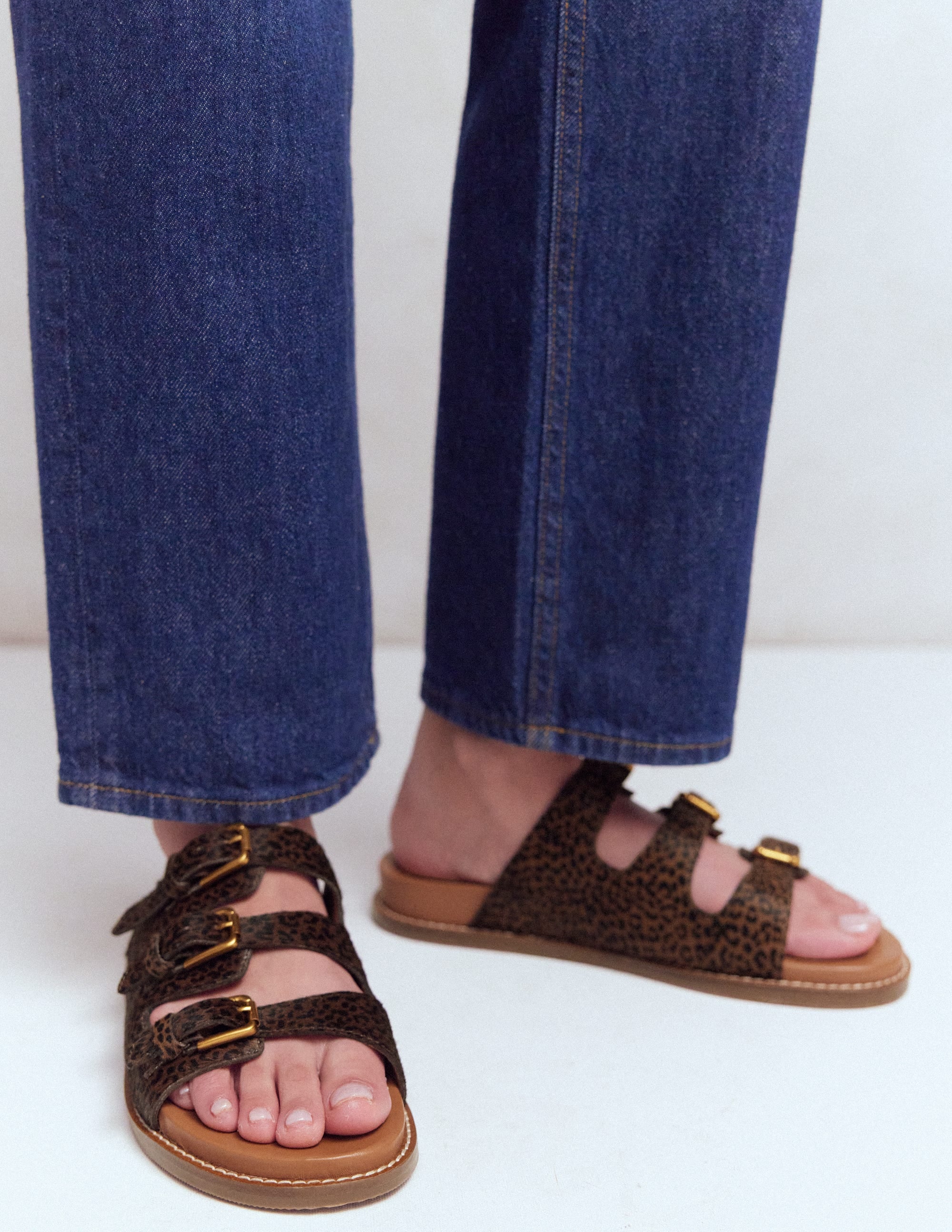 Sandalen mit drei Riemen und Fußbett-Mohair, Leopardenmuster - Image 4
