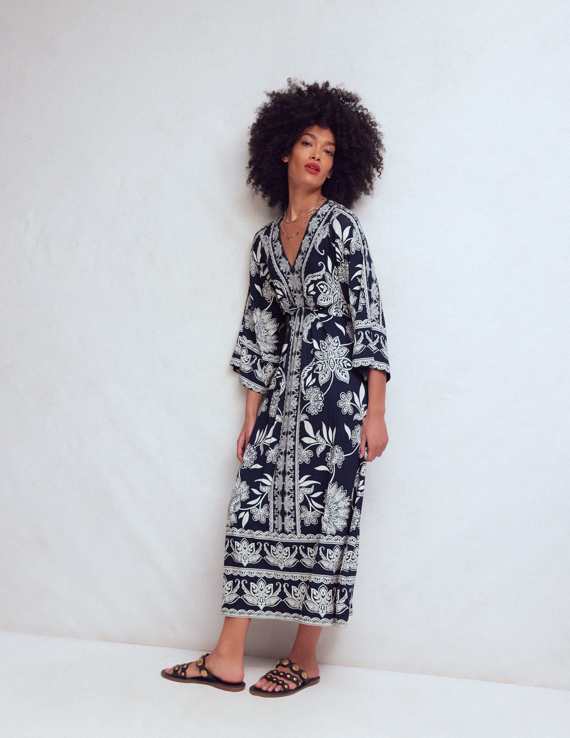 Nell Midi-Kimonokleid aus Jersey-Marineblau, Elegante Blüten - Image 4