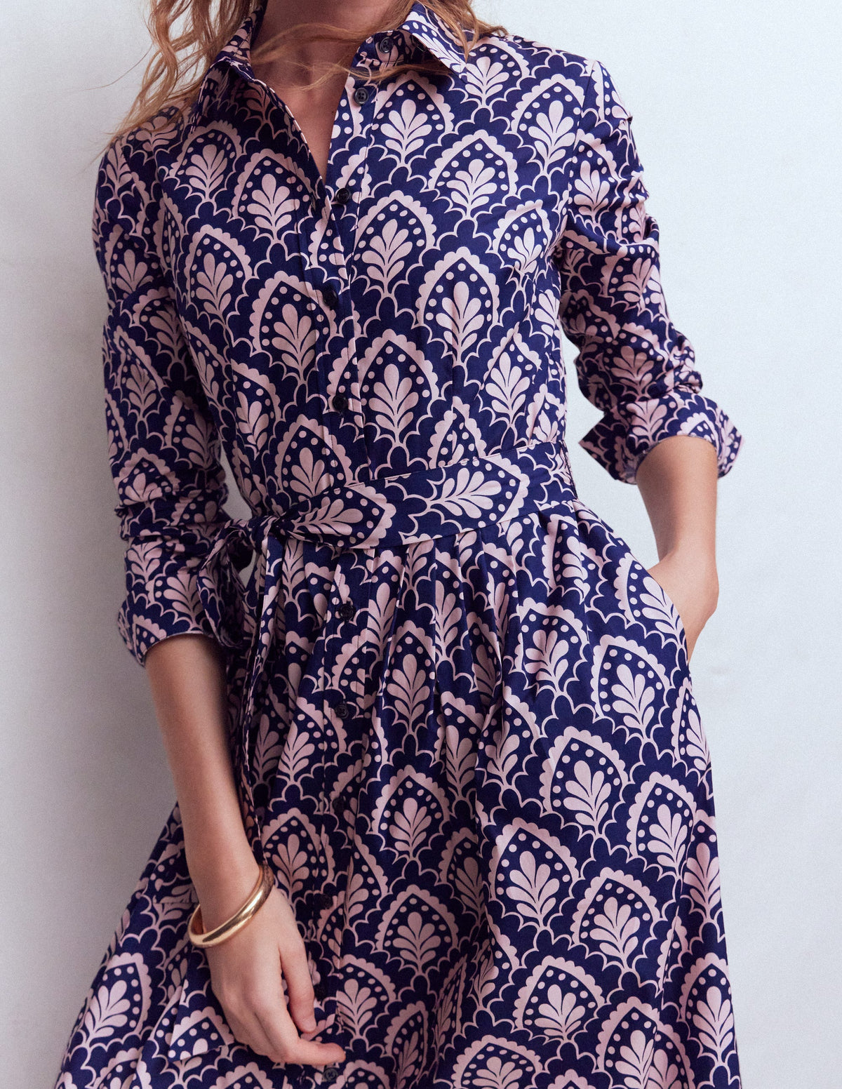 Alexa Midi-Hemdblusenkleid aus Baumwolle-Marineblau Blumenterrasse-2