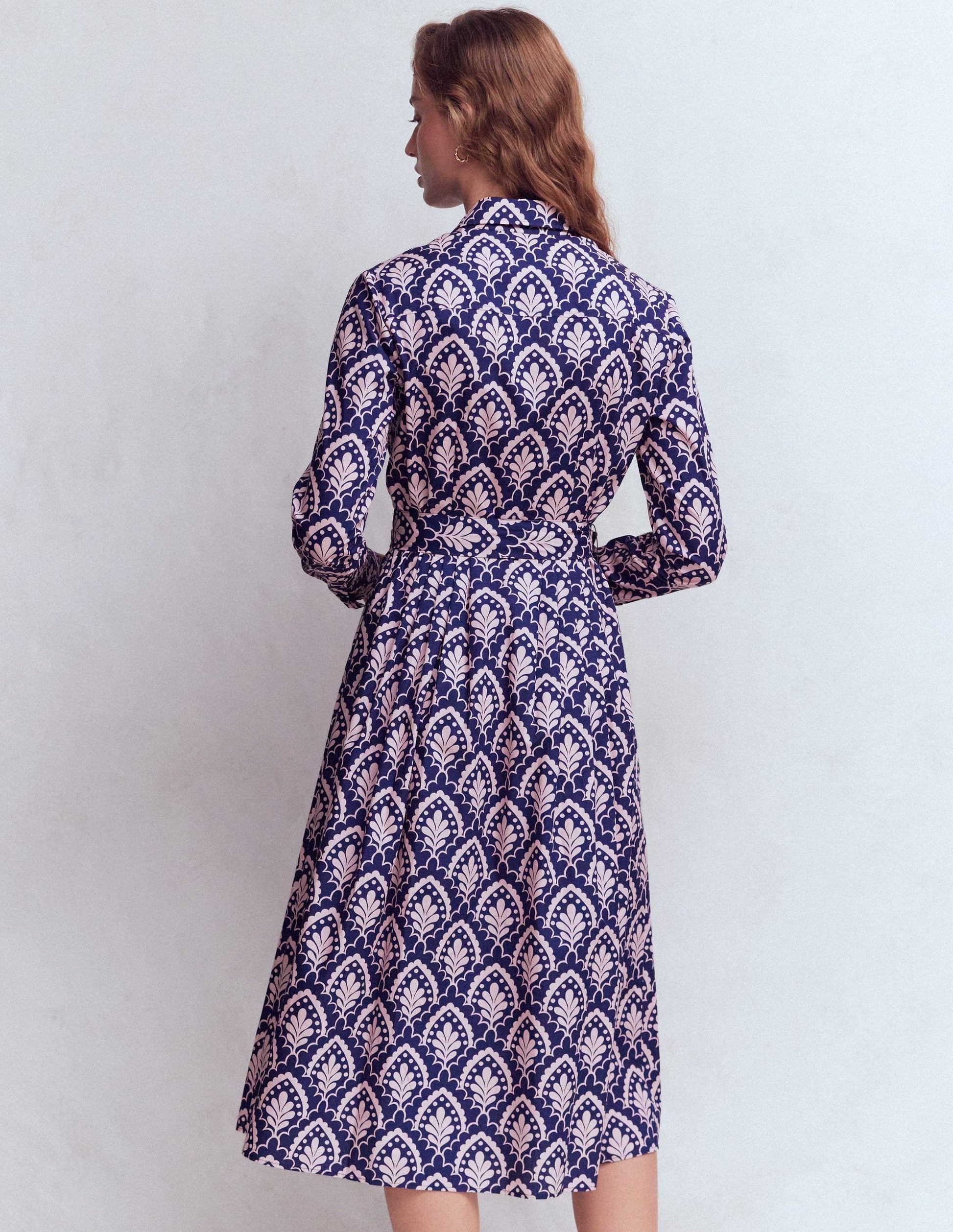 Alexa Midi-Hemdblusenkleid aus Baumwolle-Marineblau Blumenterrasse-3