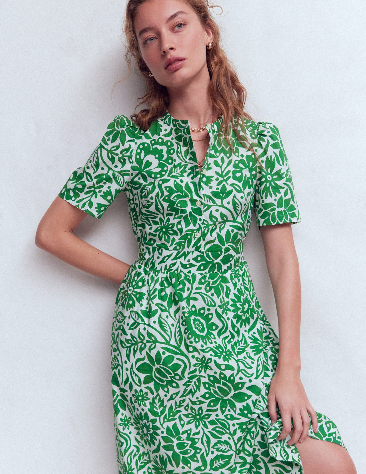 Ivy Baumwoll-Midikleid mit Knopfleiste-Saftiges Grün, Großflächiges Wiesenmuster-2
