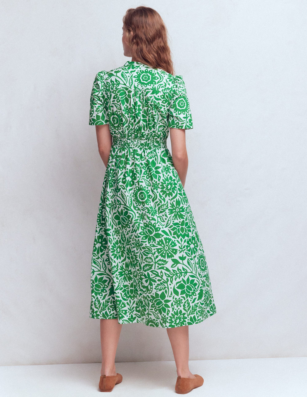 Ivy Baumwoll-Midikleid mit Knopfleiste-Saftiges Grün, Großflächiges Wiesenmuster - Image 3