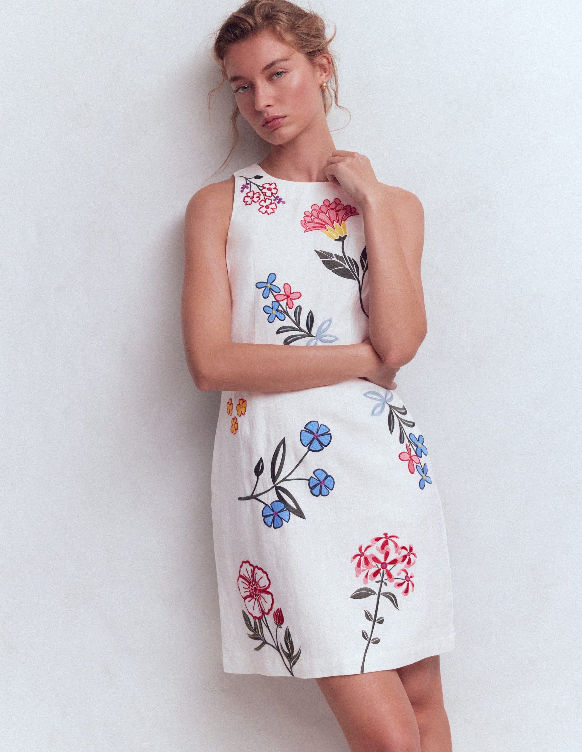 Kurzes Leinenkleid für besondere Anlässe-Weiß Stickerei-4