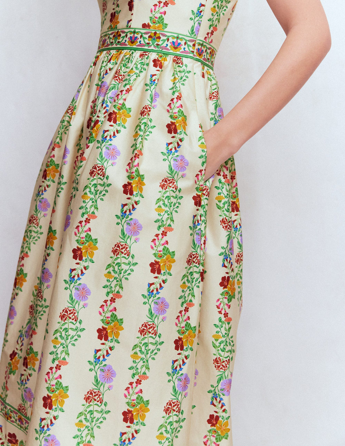 Kleid mit eckigem Ausschnitt für besondere Anlässe-Naturweiß, Kaskadenartige Blüten-5