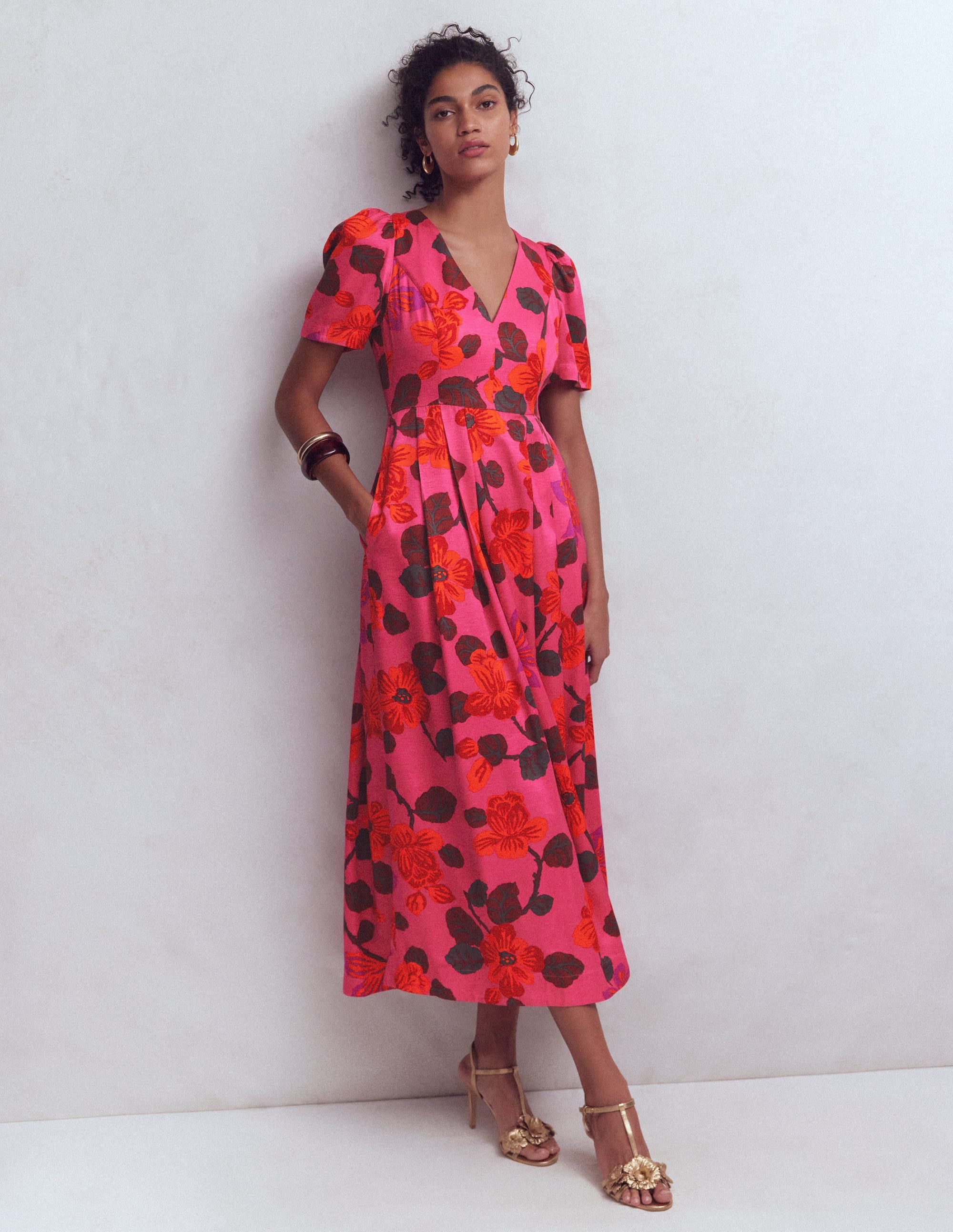 Plissiertes Kleid mit V-Ausschnitt-Rosa, Kunstvolle Blüten - Image 1