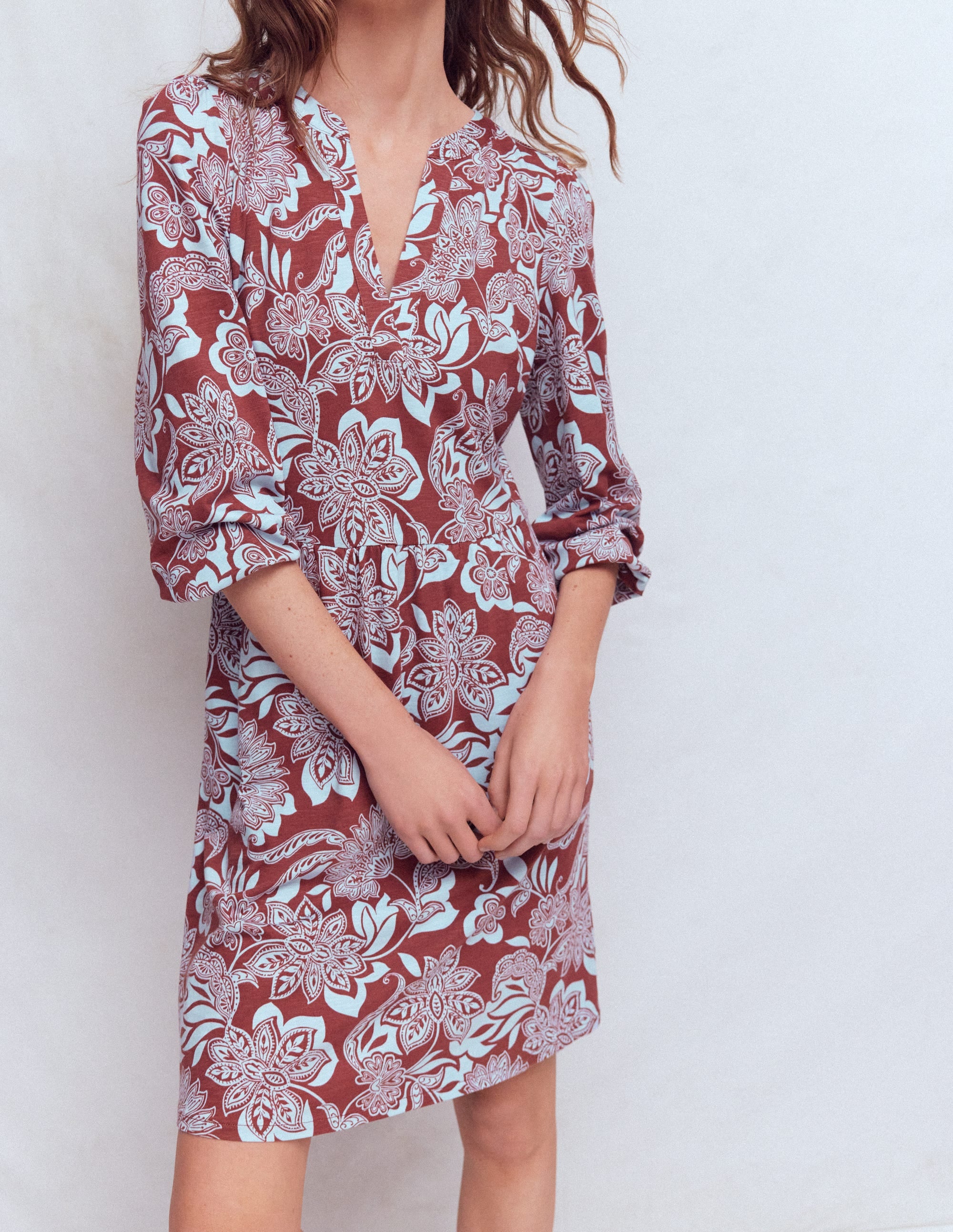 Cathy Jerseykleid mit gekerbtem Ausschnitt-Rostbraun, Elegante Blüten - Image 5