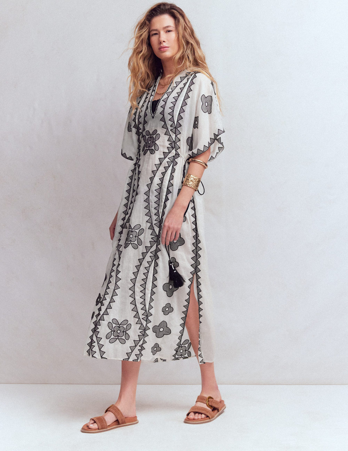 Seitlich gebundenes Kaftankleid-Weiß Schwarz Stickerei - Image 4