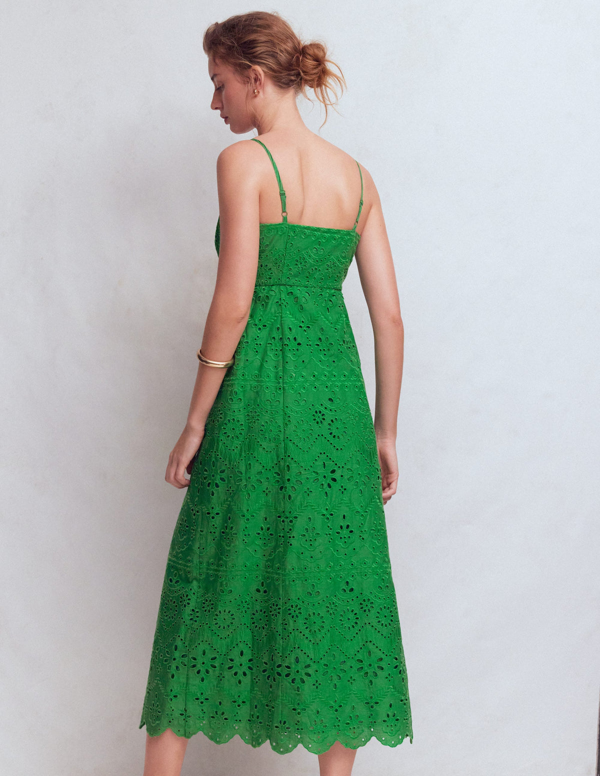 Robe en lin à taille empire et broderie anglaise-Broderie anglaise émeraude profond-3