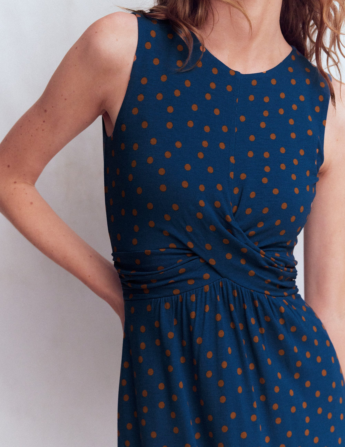 Zara Jerseykleid mit überkreuzter Taille-Turmalinblau, Gemalte Tupfen-2