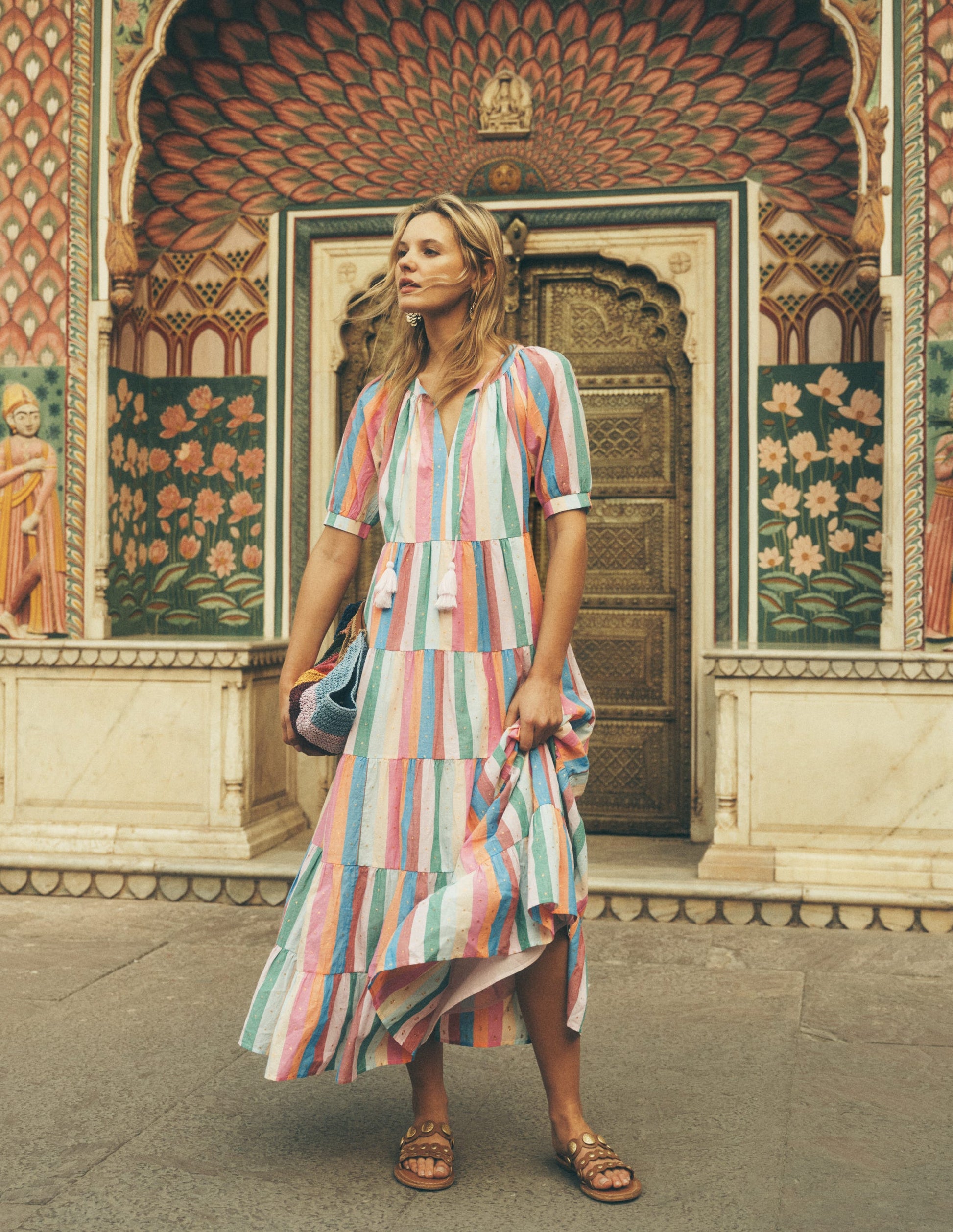 Buntes Maxikleid mit Stufen-Bunt Streifen-7