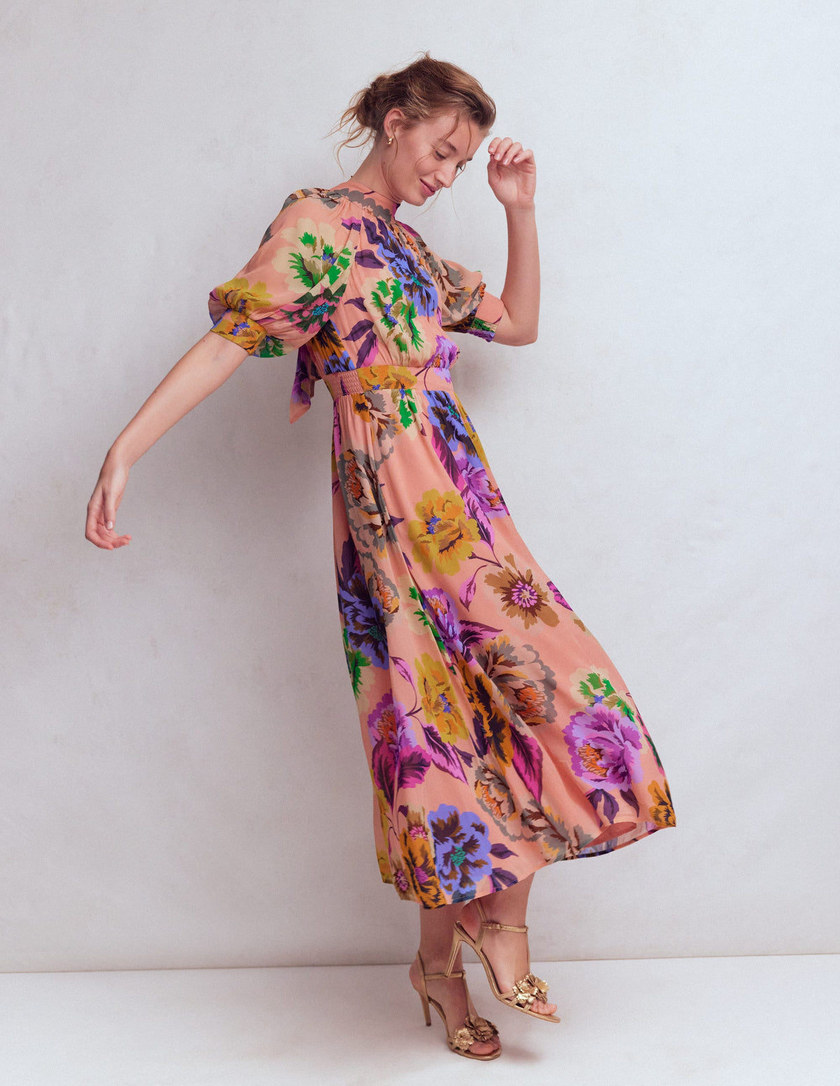 Hochgeschlossenes Kleid mit Blousonärmeln-Bunt Opulente Blüten-5