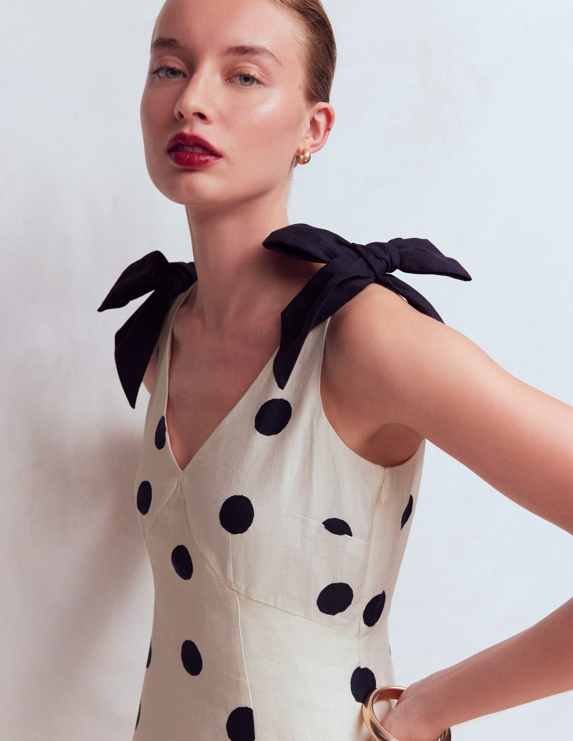 Empire-Leinenkleid mit Schleifen-Naturweiß Gemalte Tupfen-2