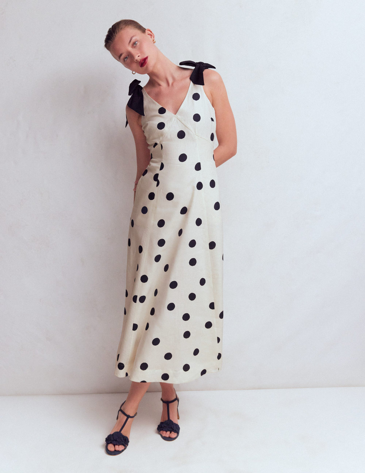 Empire-Leinenkleid mit Schleifen-Naturweiß Gemalte Tupfen - Image 4
