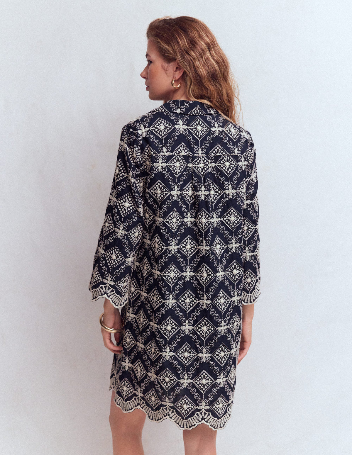 Robe courte Carmen à broderie anglaise-Broderie anglaise bleu marine - Image 3