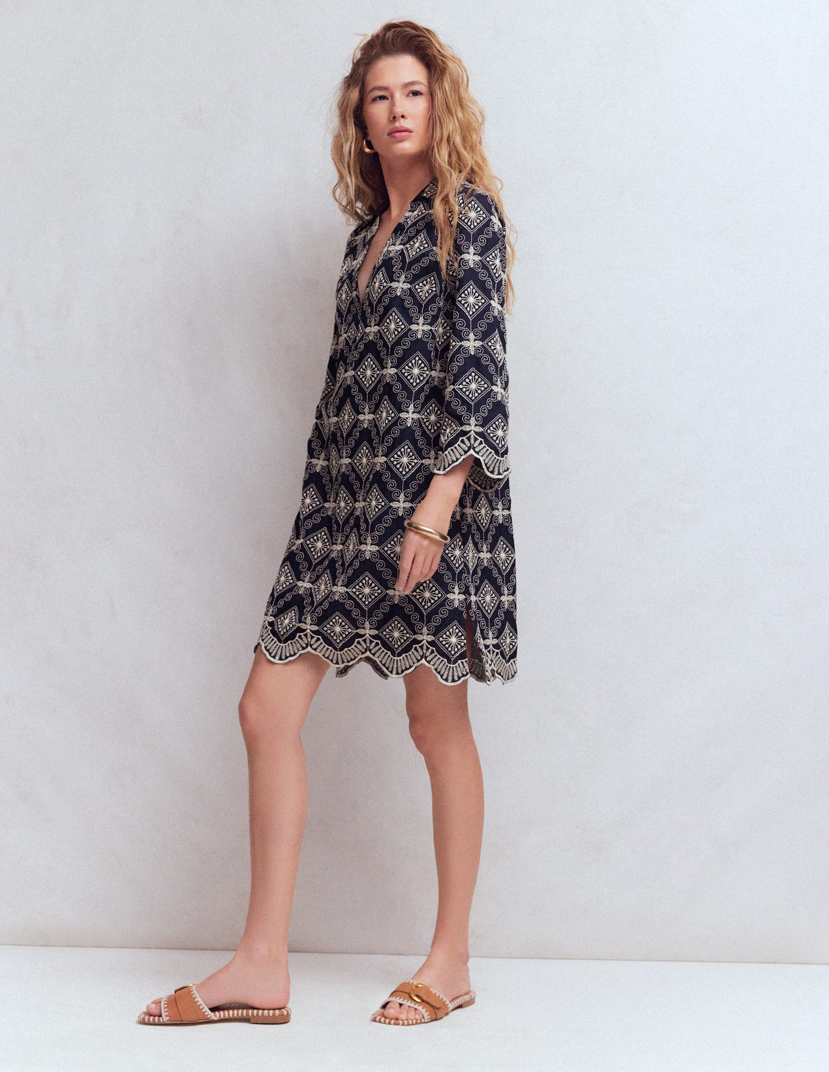 Robe courte Carmen à broderie anglaise-Broderie anglaise bleu marine - Image 4