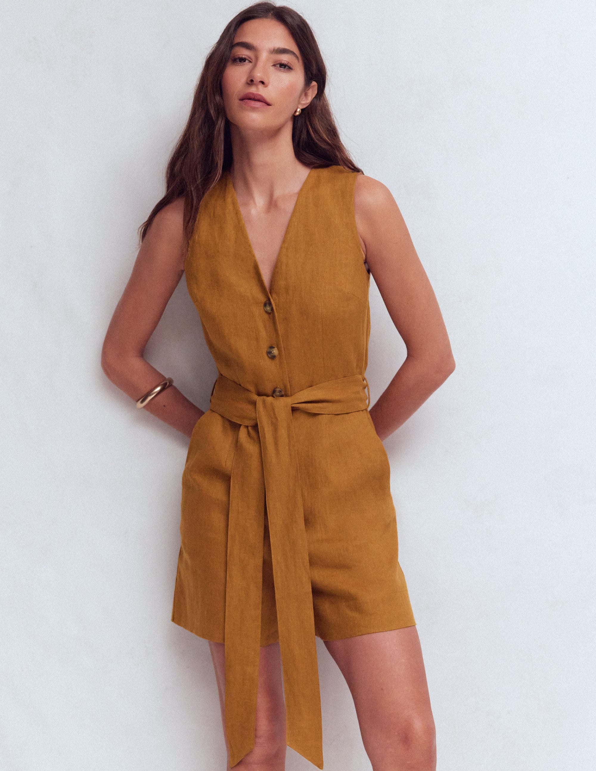 Laura Leinen-Jumpsuit mit V-Ausschnitt-Lebkuchen - Image 1