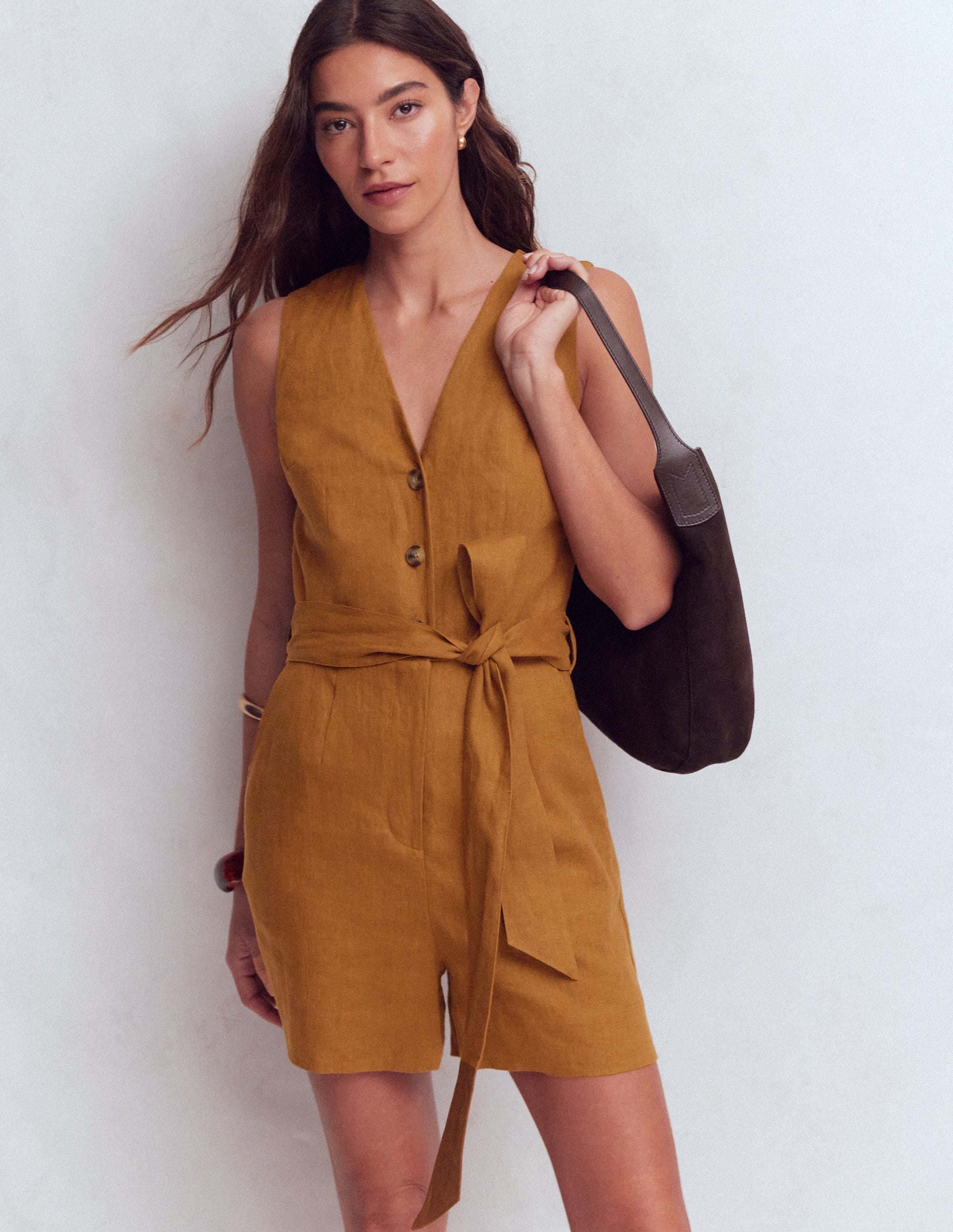 Laura Leinen-Jumpsuit mit V-Ausschnitt-Lebkuchen - Image 5