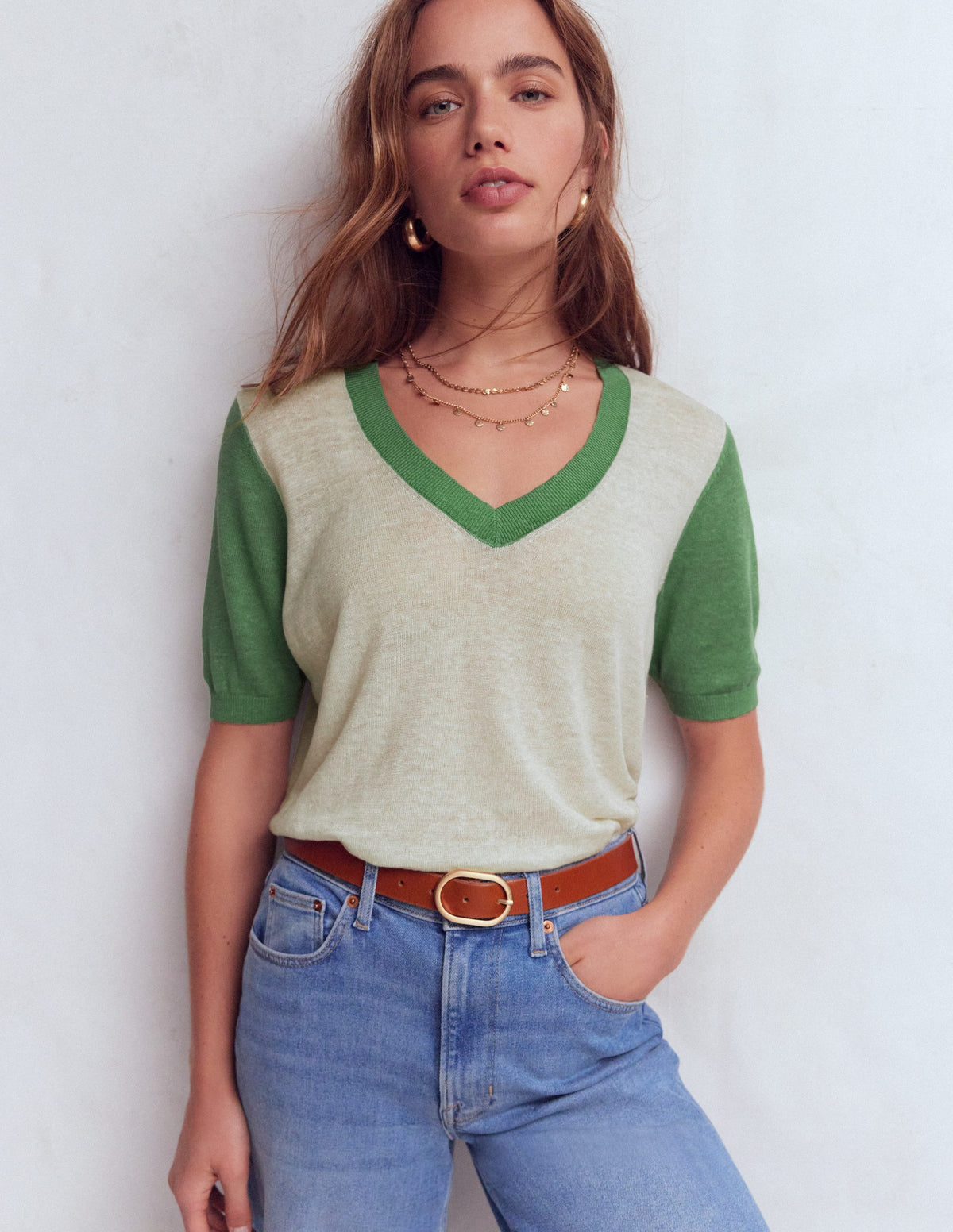Agnes Leinen-T-Shirt mit V-Ausschnitt-Naturweiß/Grün-5