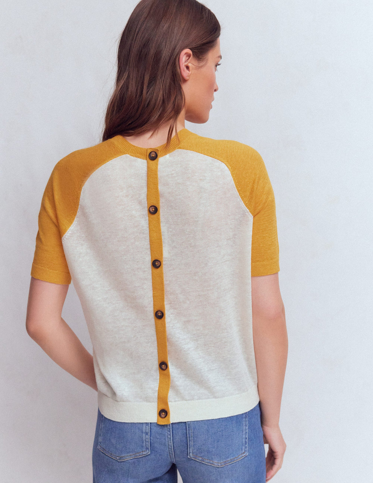 Agnes Leinen-T-Shirt mit Knopfleiste-Gelb, Blockfarben - Image 3