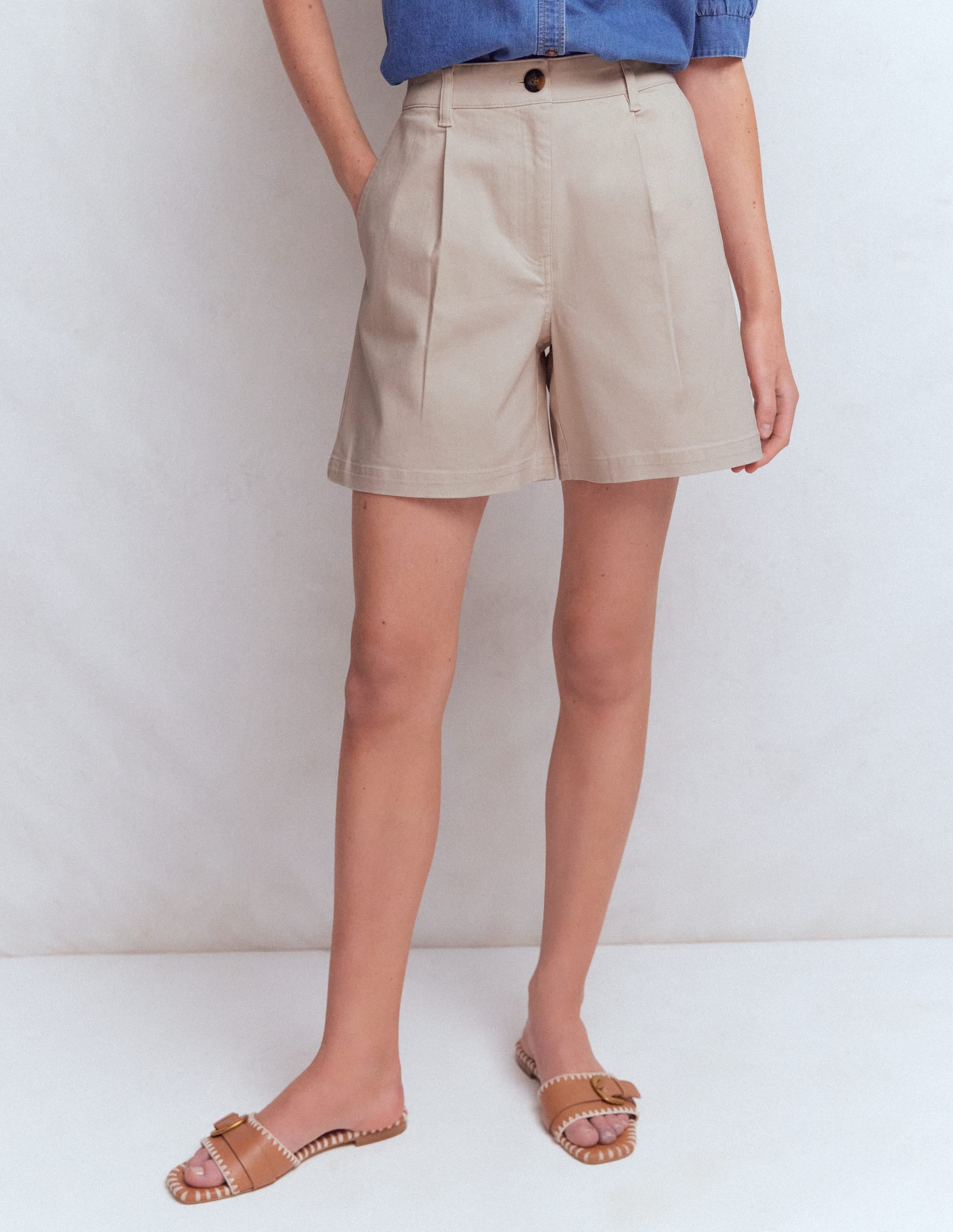 Chinoshorts-Mandelmilch - Image 5