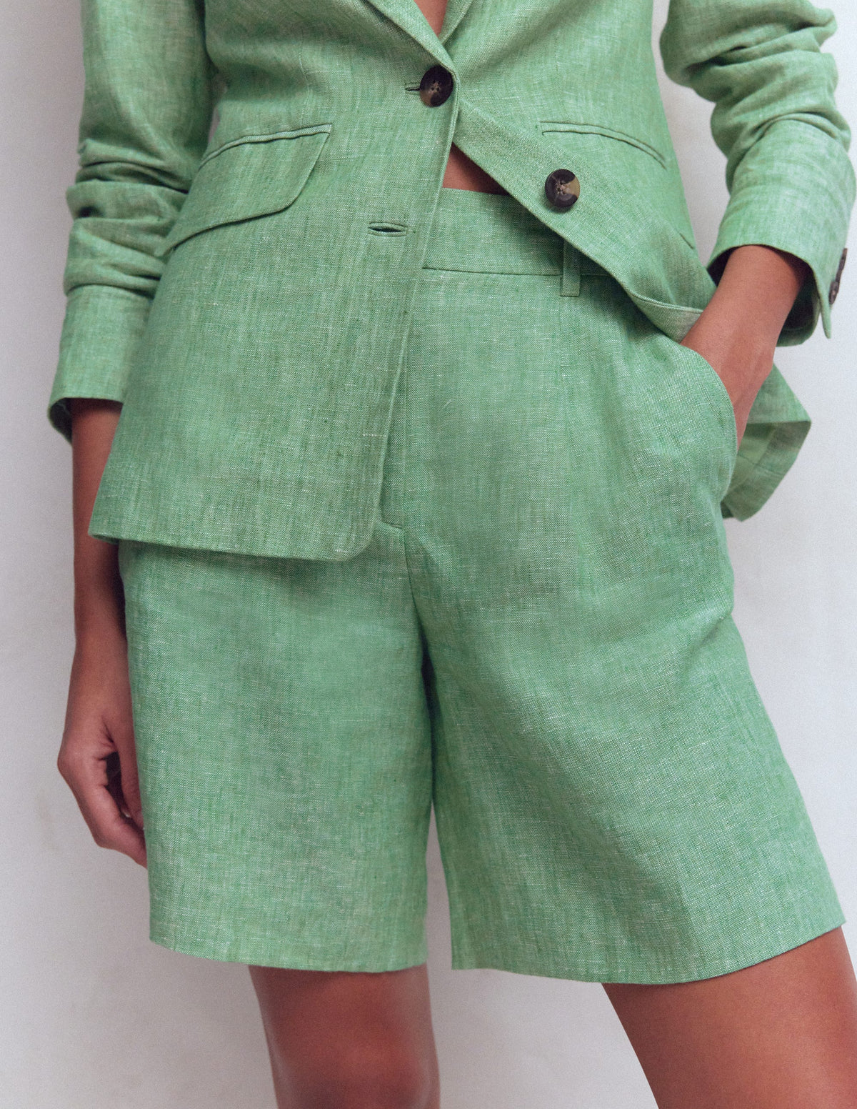 Kensington Leinenshorts-Aloe-Grün Chambray - Image 6