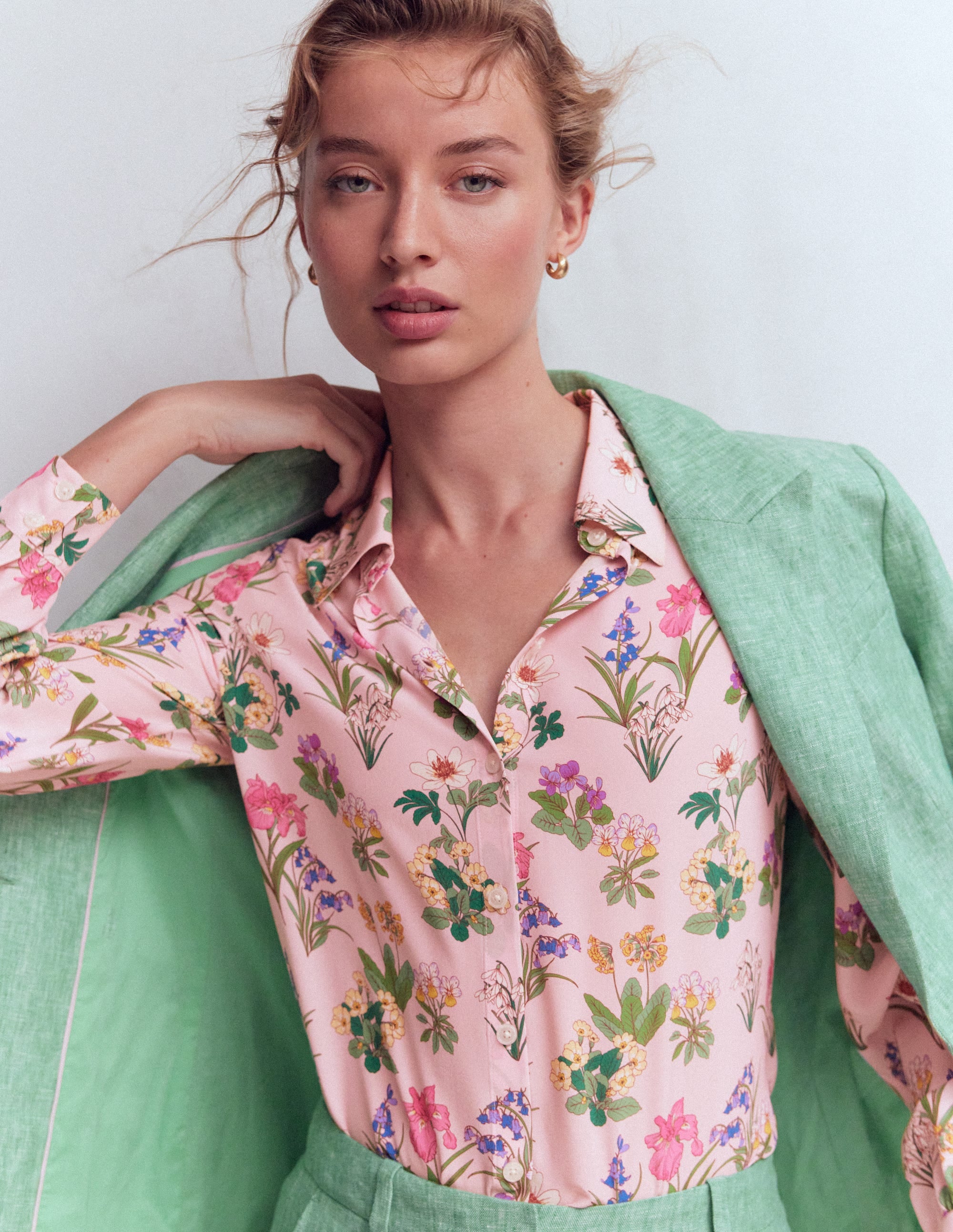 Sara Seidenhemd-Französisches Rosa, Zarte Blüten - Image 1