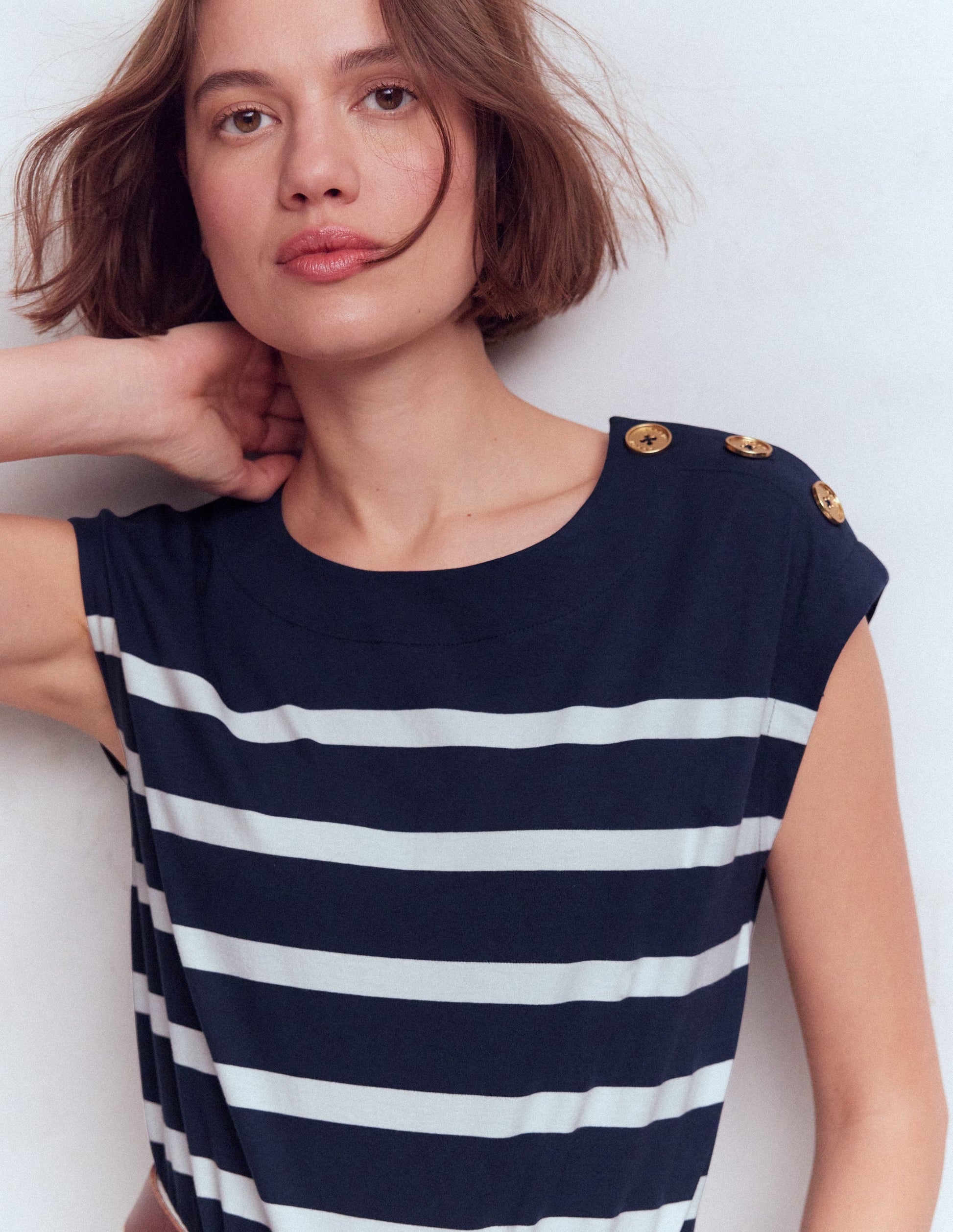 T-Shirt mit Knopfdetail-Marineblau und Naturweiß Gestreift-2