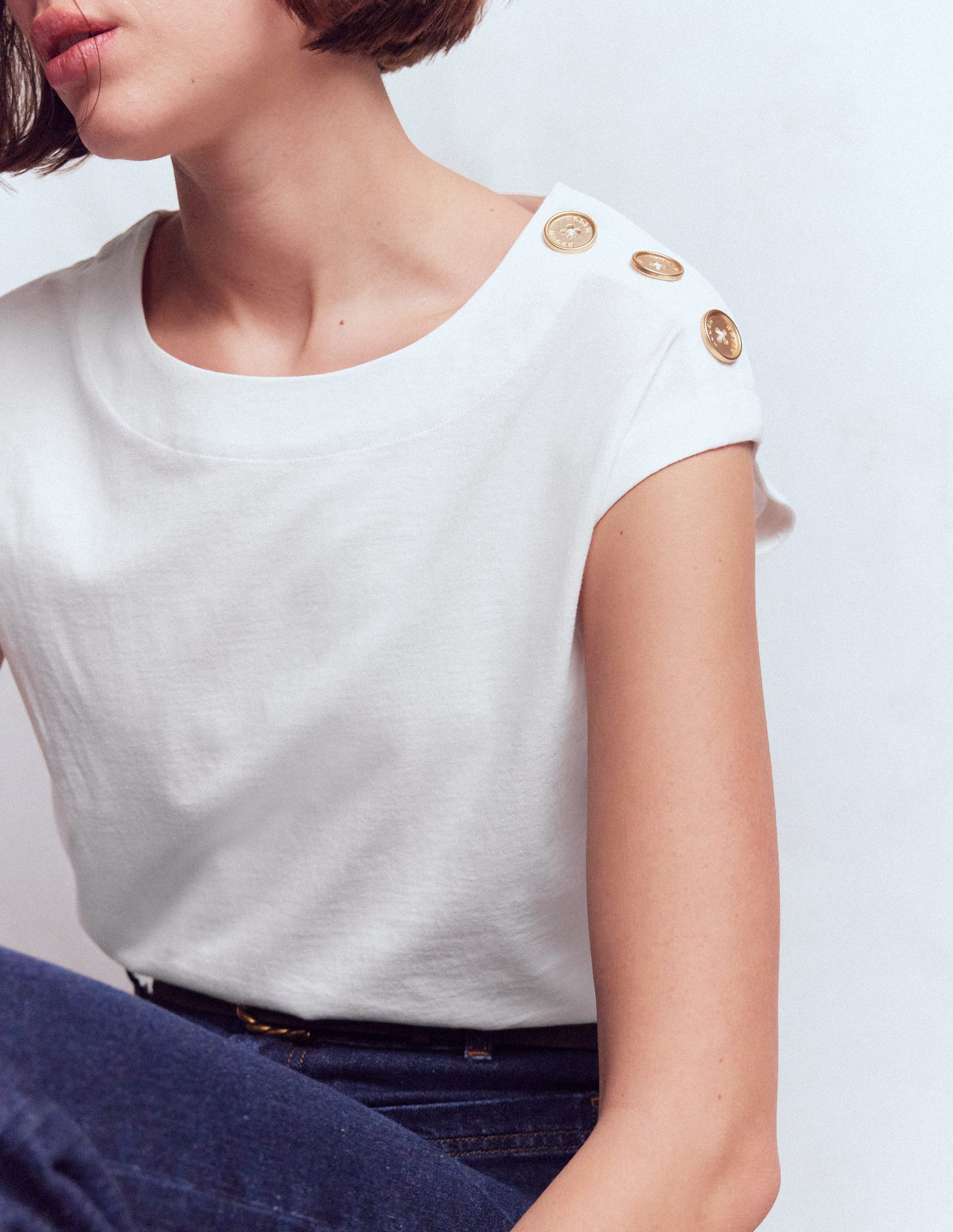 T-Shirt mit Knopfdetail-Weiß-4