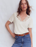 Tara T-Shirt aus Leinen mit Spitzenbesatz-Kokosnussmilch