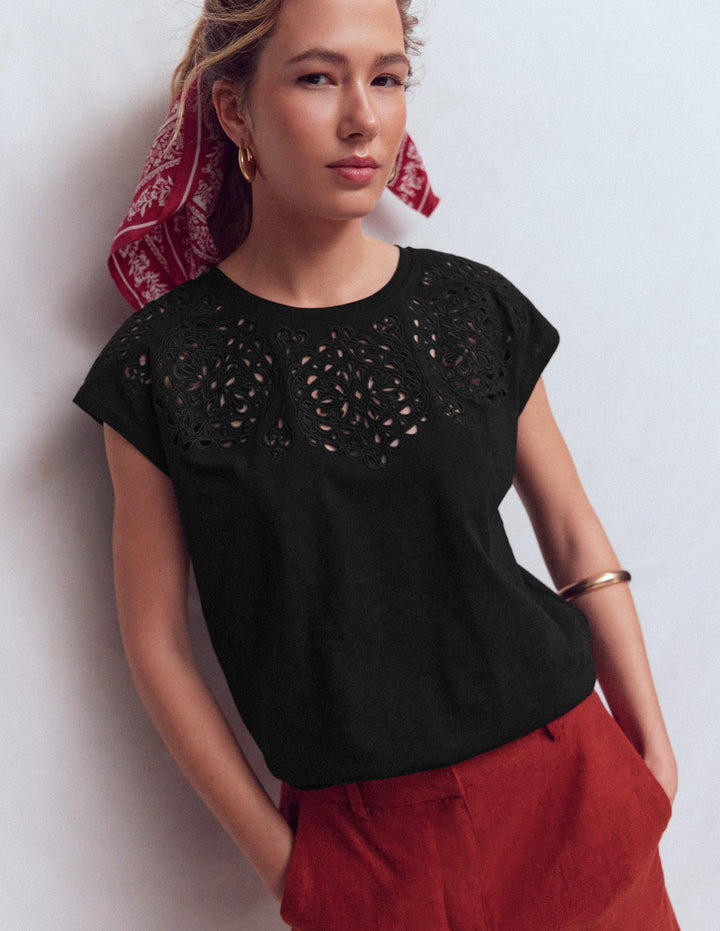 Willow T-Shirt mit Lochstickerei-Black Beauty