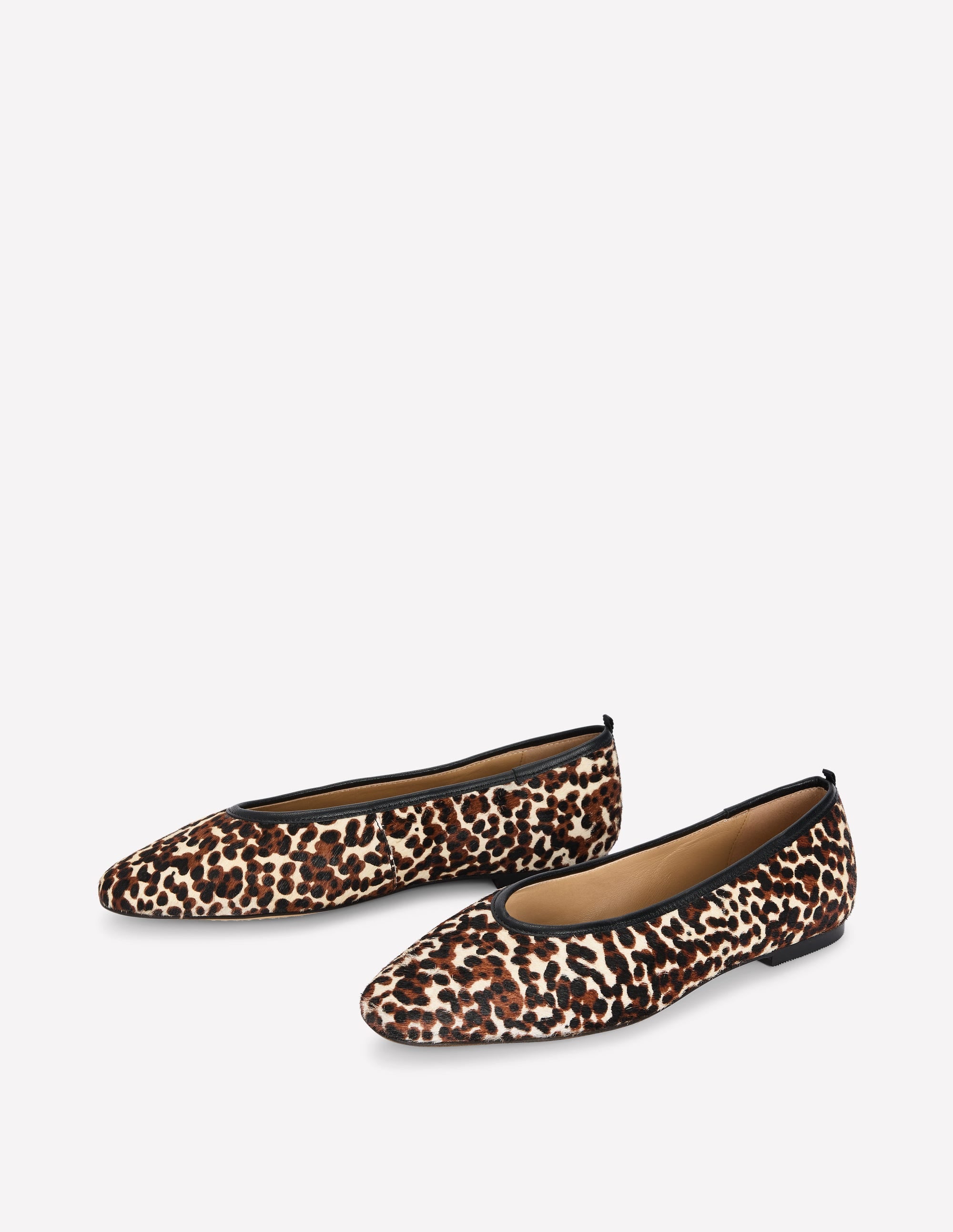 Nadia Flache Schuhe mit geformter Zehenpartie-Schwarz/Naturweiß - Image 3