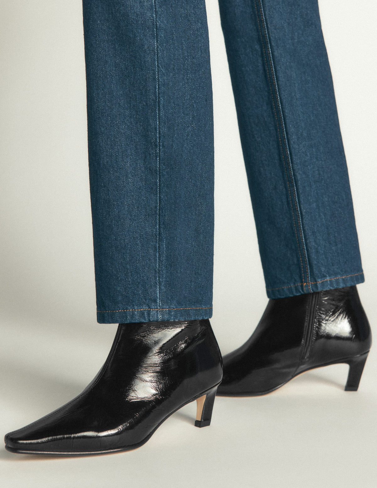Stiefeletten mit geformter Zehenpartie-Schwarz-2