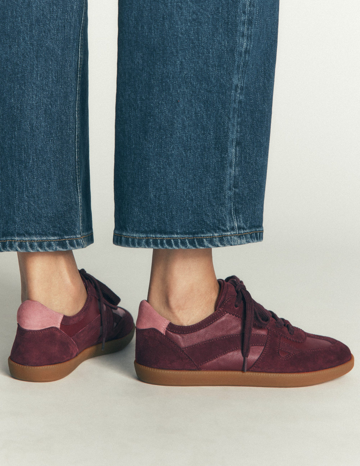 Sneaker mit seitlichem Lederdetail-Oxblood - Image 2