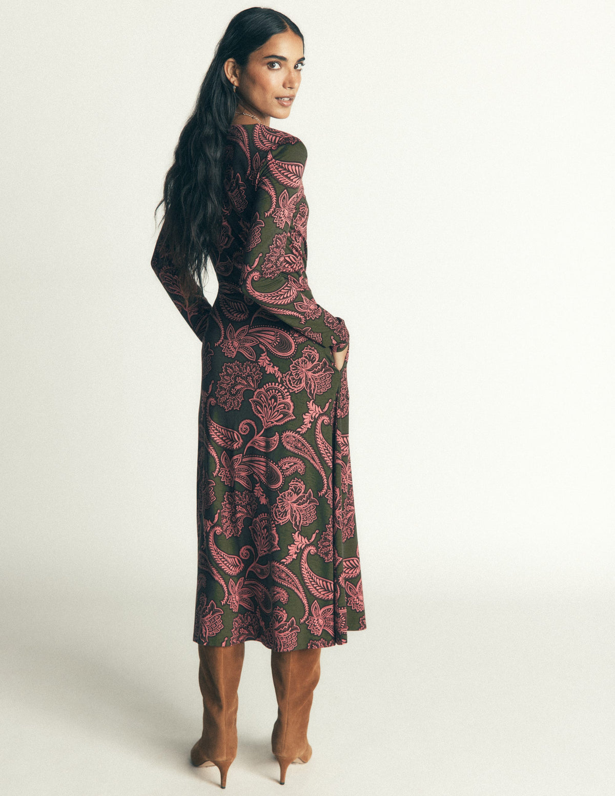 Jasmin Gerafftes Jerseykleid-Waldlichtung, Paisley-Bouquet-4