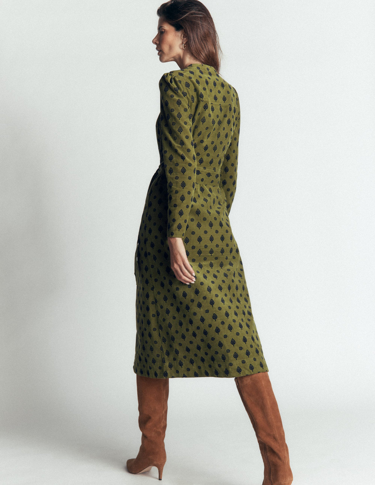 Robe-chemise midi Louise en velours côtelé-Olive, motif Ornate Gardenia Stamp-3