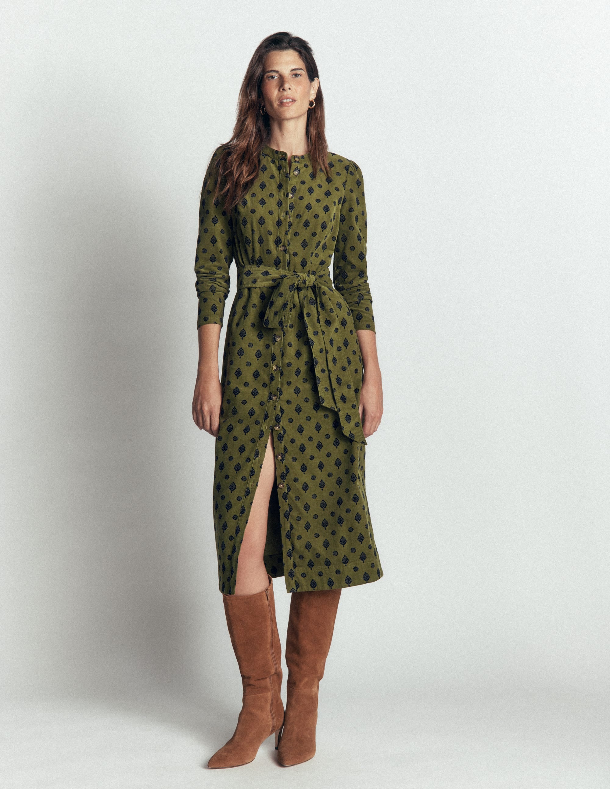 Robe-chemise midi Louise en velours côtelé-Olive, motif Ornate Gardenia Stamp - Image 4