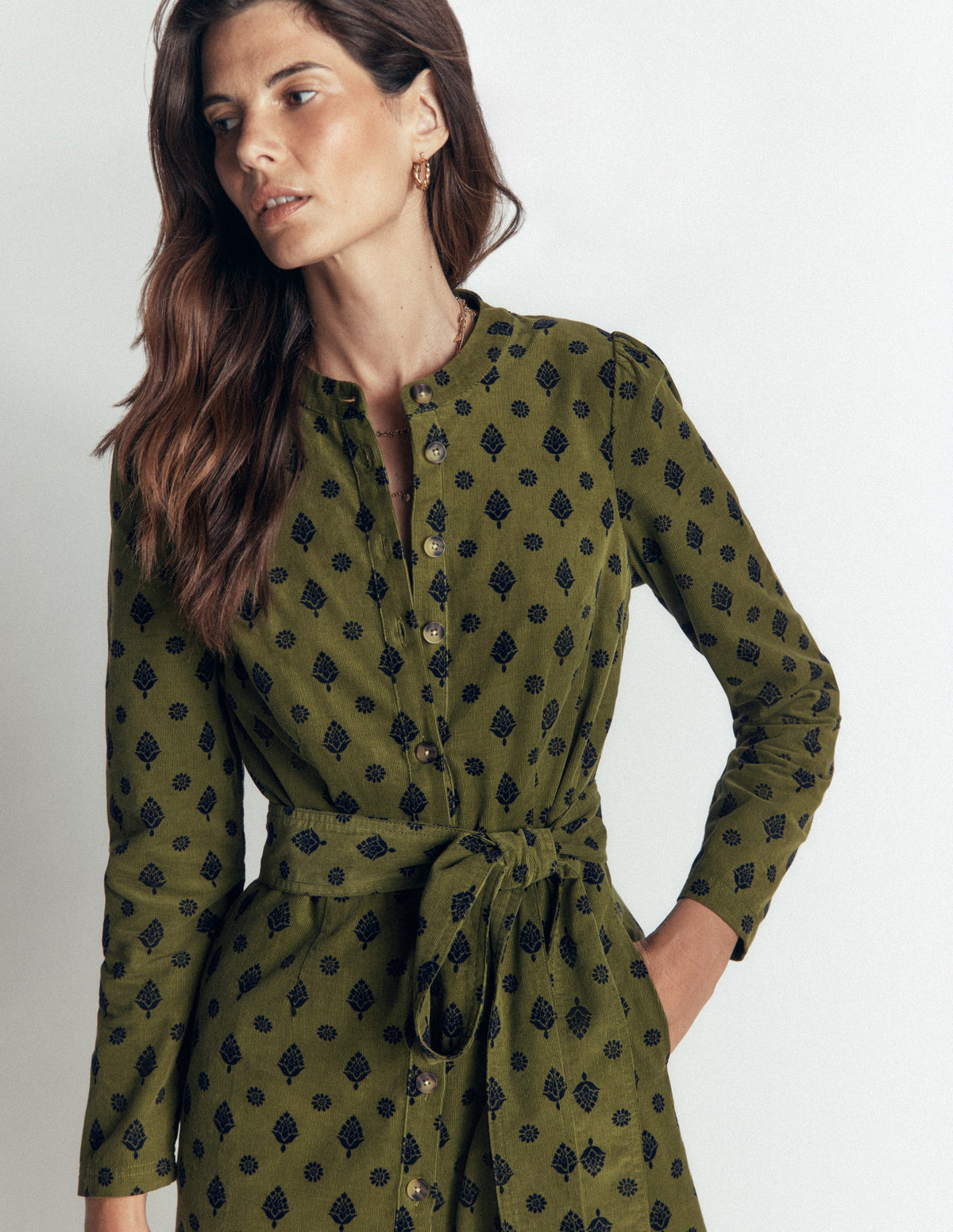 Robe-chemise midi Louise en velours côtelé-Olive, motif Ornate Gardenia Stamp-5