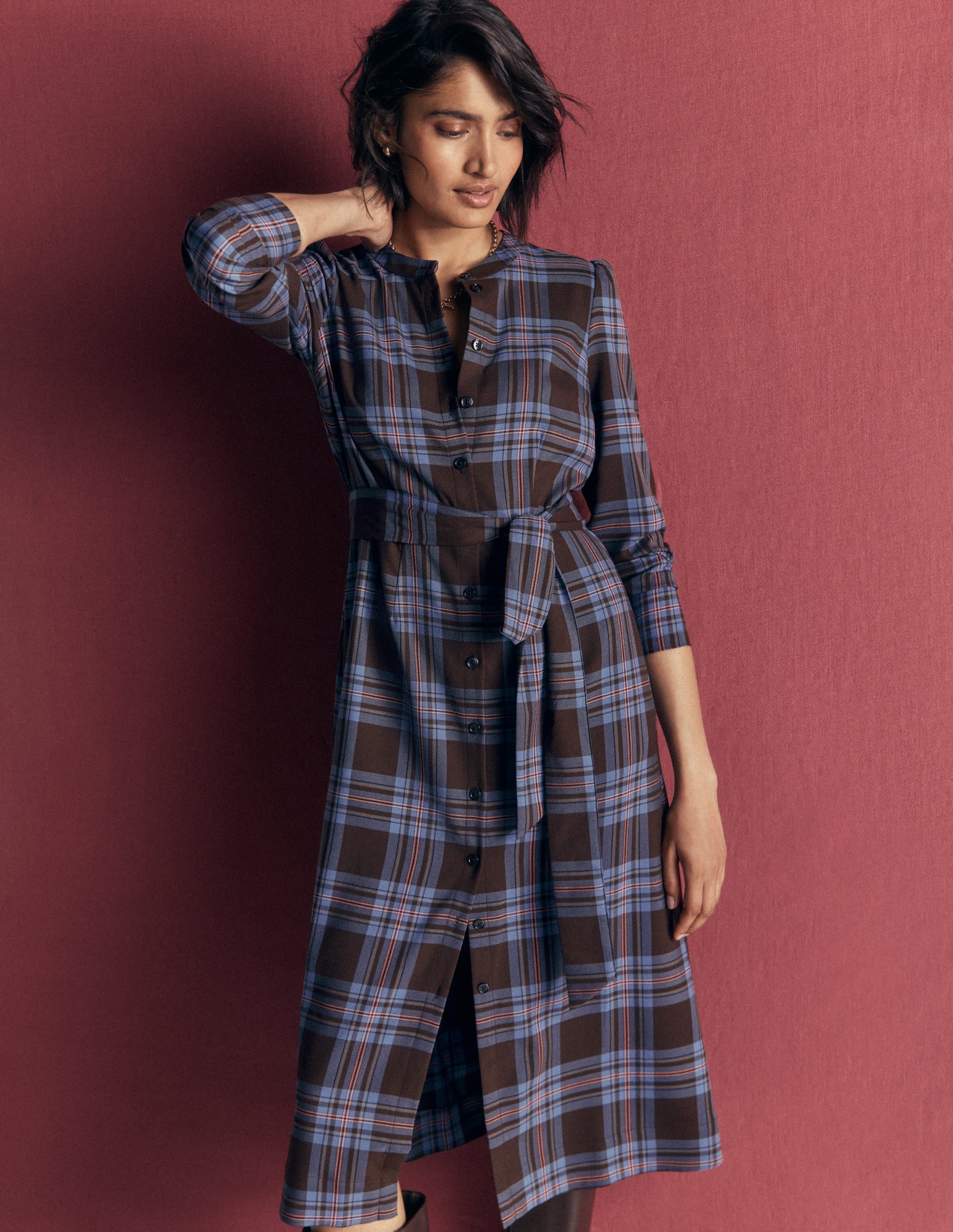 Louise Kariertes Midi-Hemdblusenkleid-Braun, Blau und Rosa Kariert - Image 2