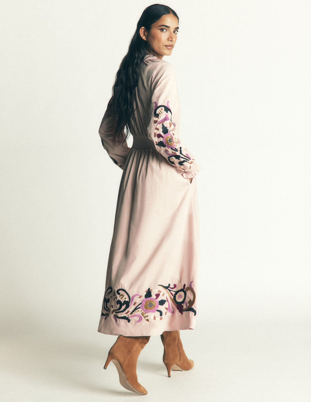 Gesmoktes Midikleid aus Cord-Mandelpfirsich, Stickerei-3
