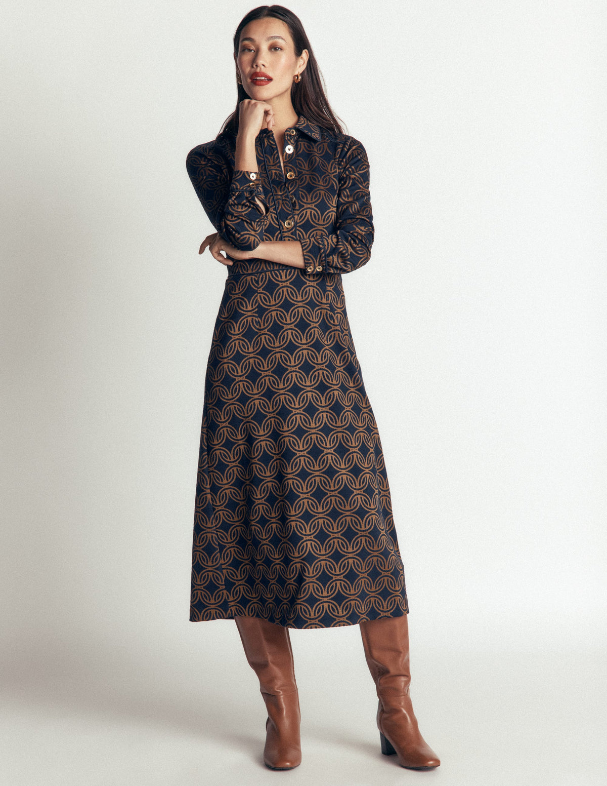 Etta Ponte-Kleid mit Paspelierung-Marineblau, Geo-Parade Monochrom - Image 4