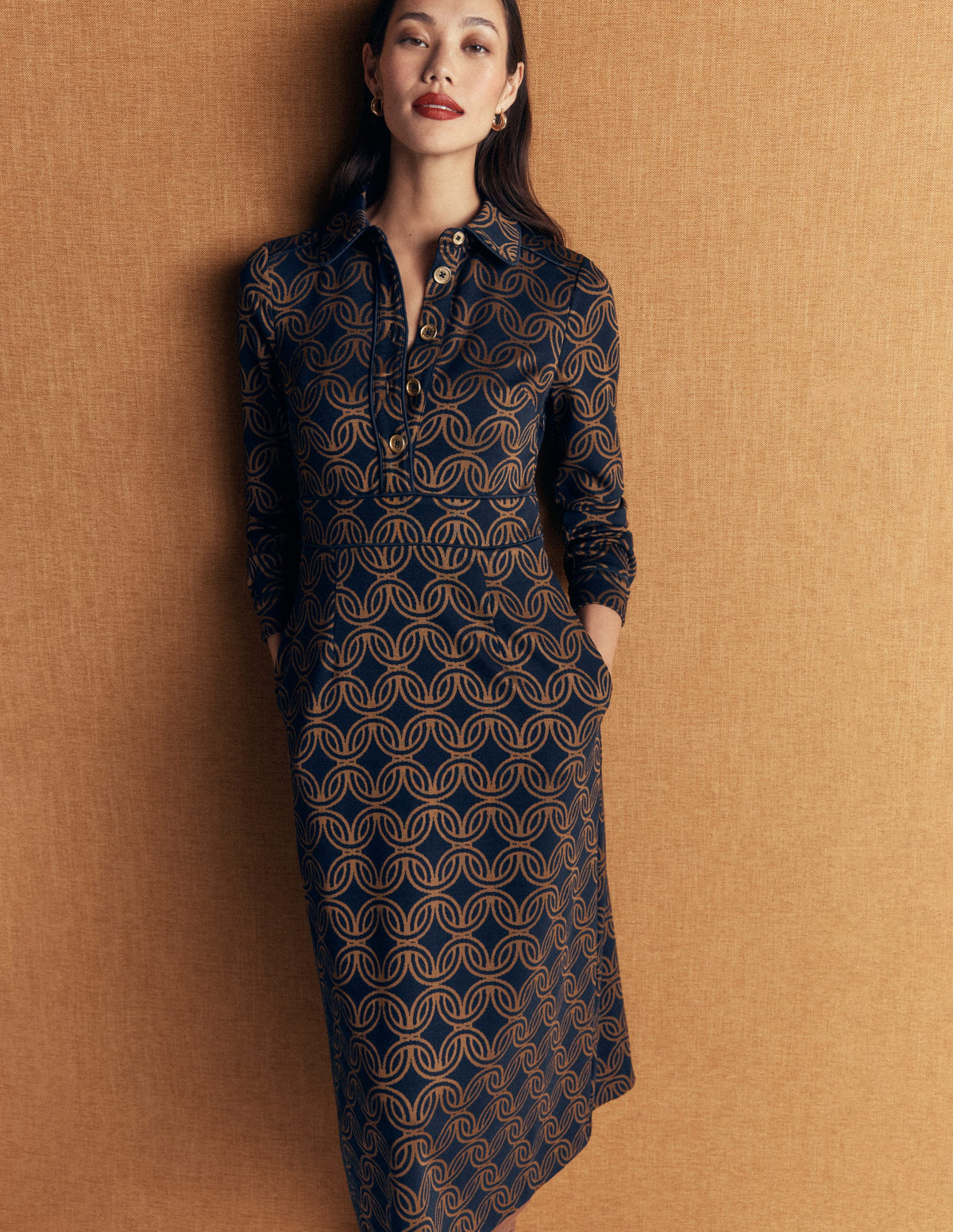 Etta Ponte-Kleid mit Paspelierung-Marineblau, Geo-Parade Monochrom-1